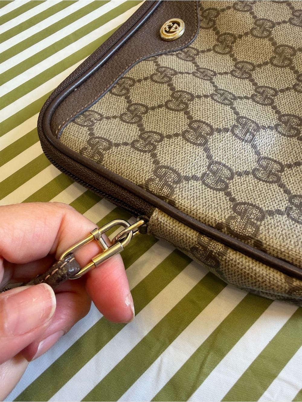 Gucci GG Supreme Canvas Crossbody Bag - Picture 6 of 8